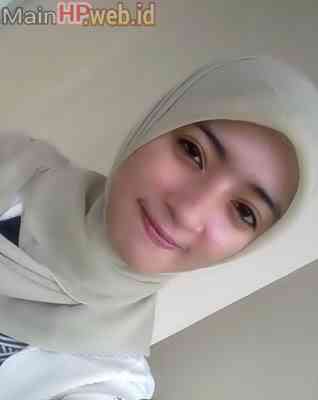 Wanita_Cantik_Berjilbab_MainHP_01.jpg