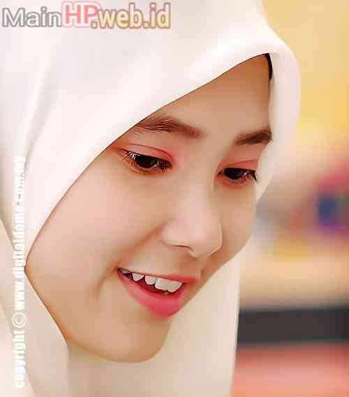 Wanita_Cantik_Berjilbab_MainHP_02.jpg