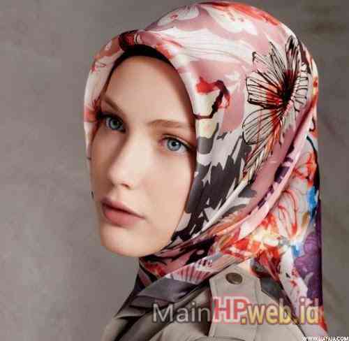 Wanita_Cantik_Berjilbab_MainHP_05.jpg